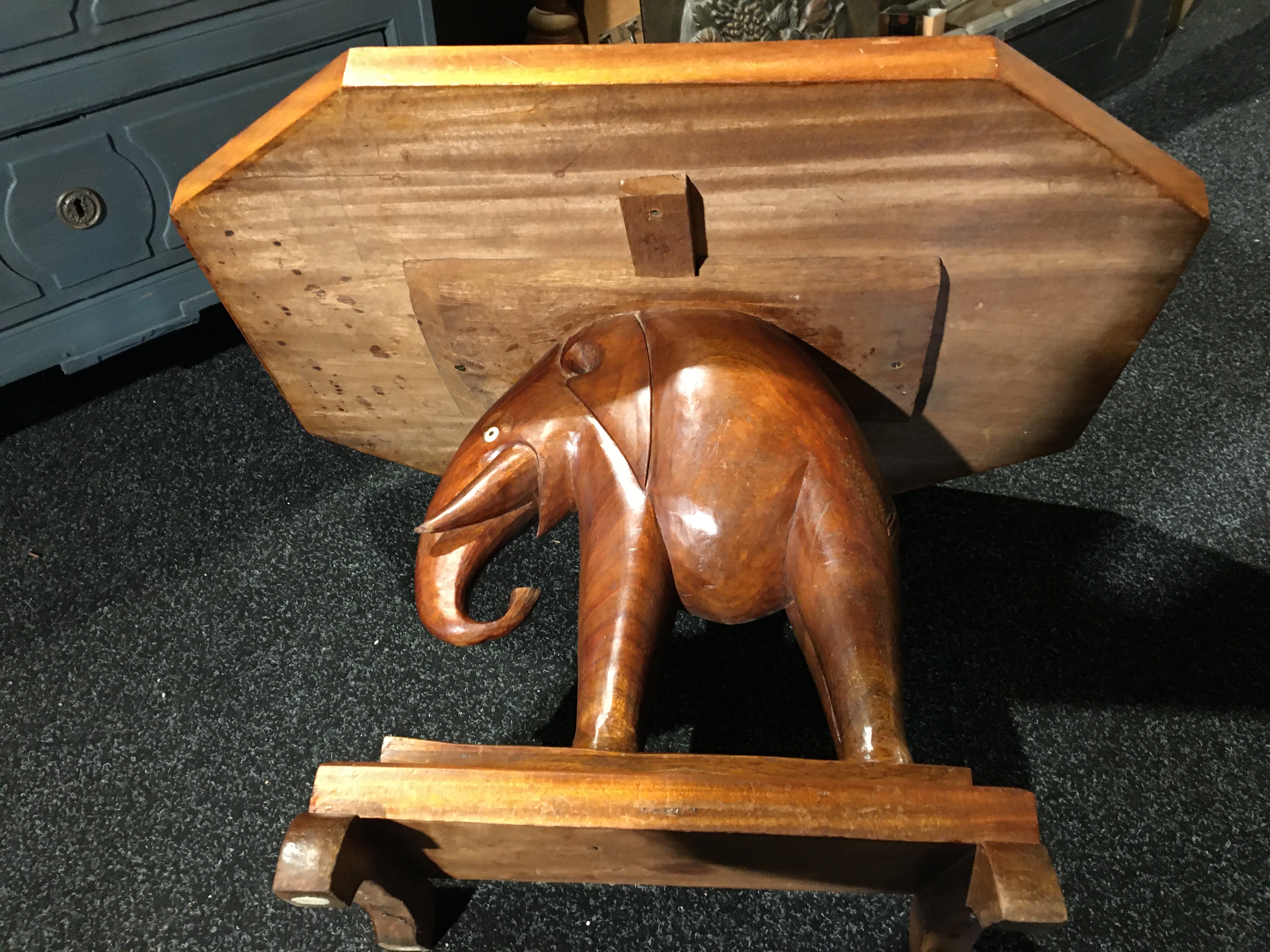 Ashanti elephant table
